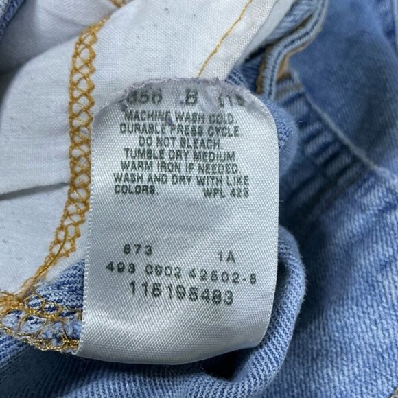 Levi's 519 Vintage Jeans Low Mid Rise Stretch Flare Medium Wash 32 Inseam JR 7 - Picture 9 of 15